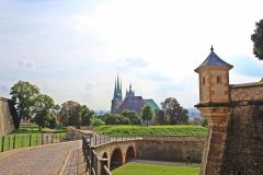 Erfurt, Thüringen, Tyskland, middelalder, Krämerbrücke, Domplatz, Dom St. Marien, St. Severikircher, Fischmarkt, Wenigemarkt, Michaelisstrasse, Alte Synagoge, Mikwe, Martin Luther, Augustinerkloster, Anger, Angermuseum, Alte Mühle, Zitadelle Petersberg, Marktstrasse, Erfurter Schatz, Haus zum Stockfisch, Zum Güldenen Krönbacken