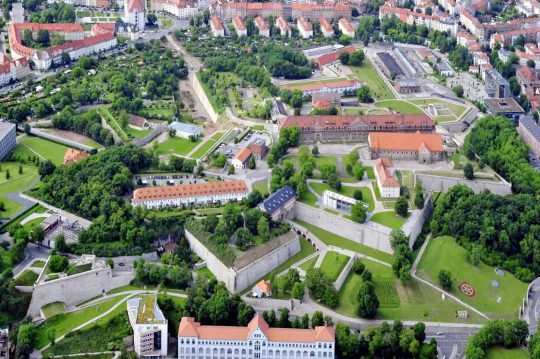 Erfurt, Thüringen, Tyskland, middelalder, Krämerbrücke, Domplatz, Dom St. Marien, St. Severikircher, Fischmarkt, Kleinmarkt, Alte Synagoge, Martin Luther, Augustinerkloster, Anger, Angermuseum, Zitadelle Petersberg, Marktstrasse