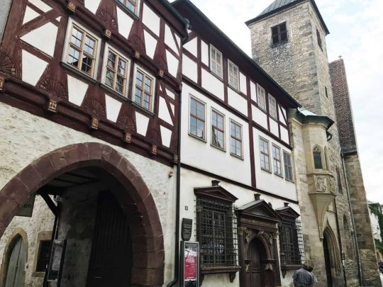 Erfurt, Thüringen, Tyskland, middelalder, Krämerbrücke, Domplatz, Dom St. Marien, St. Severikircher, Fischmarkt, Kleinmarkt, Michaelisstrasse, Alte Synagoge, Mikwe, Martin Luther, Augustinerkloster, Anger, Angermuseum, Alte Mühle, Zitadelle Petersberg, Marktstrasse, Erfurter Schatz, Haus zum Stockfisch